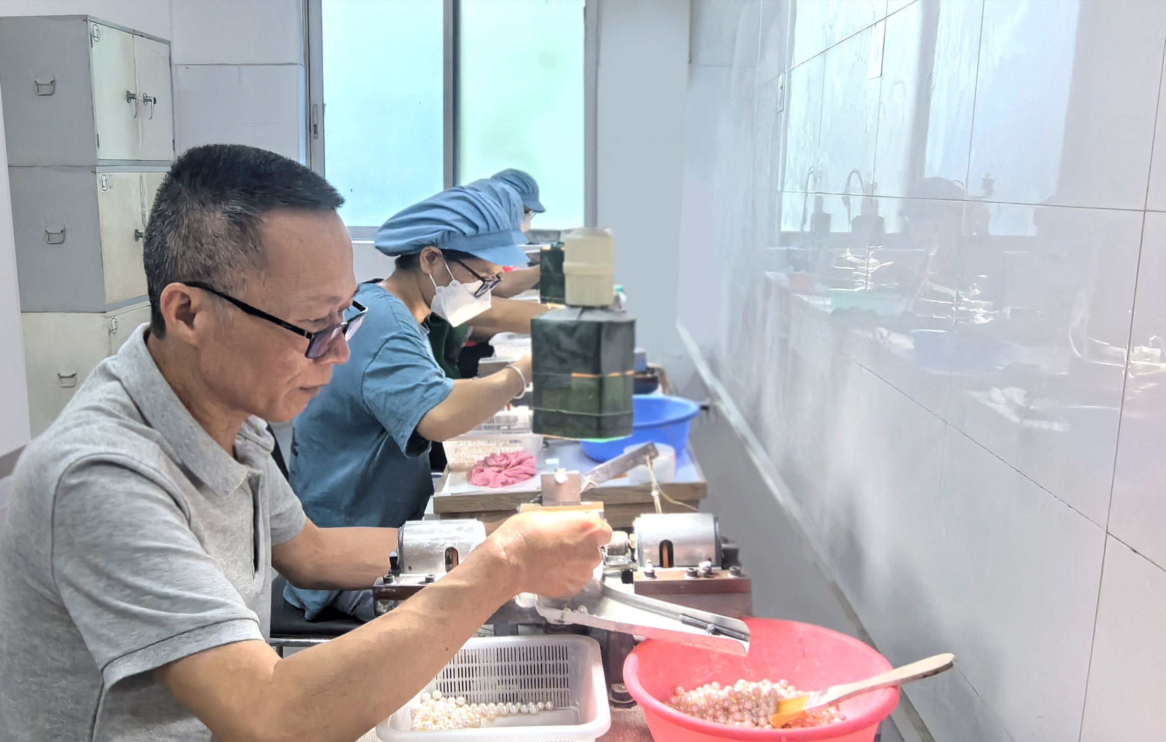 珍珠打孔加工车间